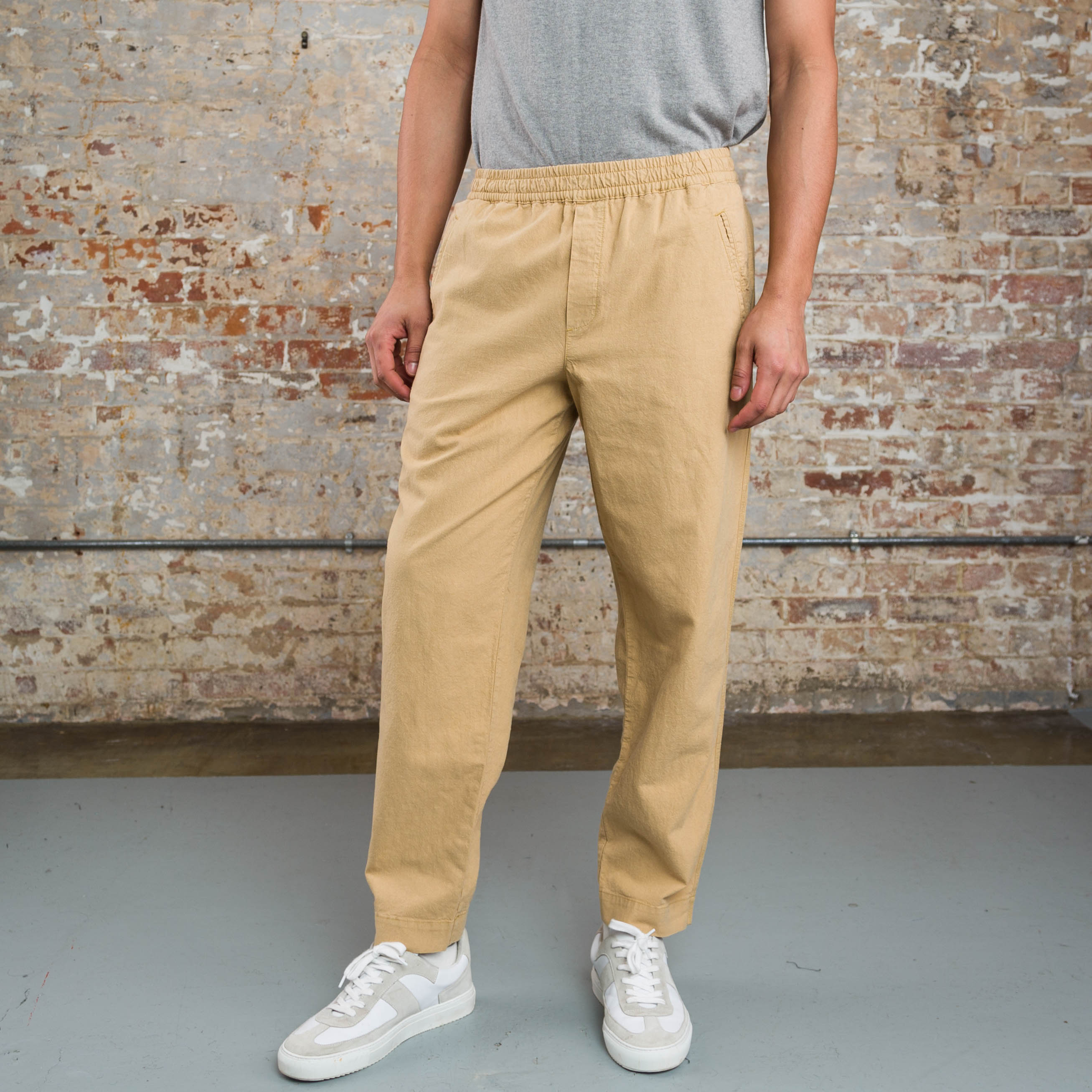 Sounder Golf | Sounder Golf | Clothing | Trousers | Drawcord Good Walk Chino - Tan Linen | Trousers & Shorts