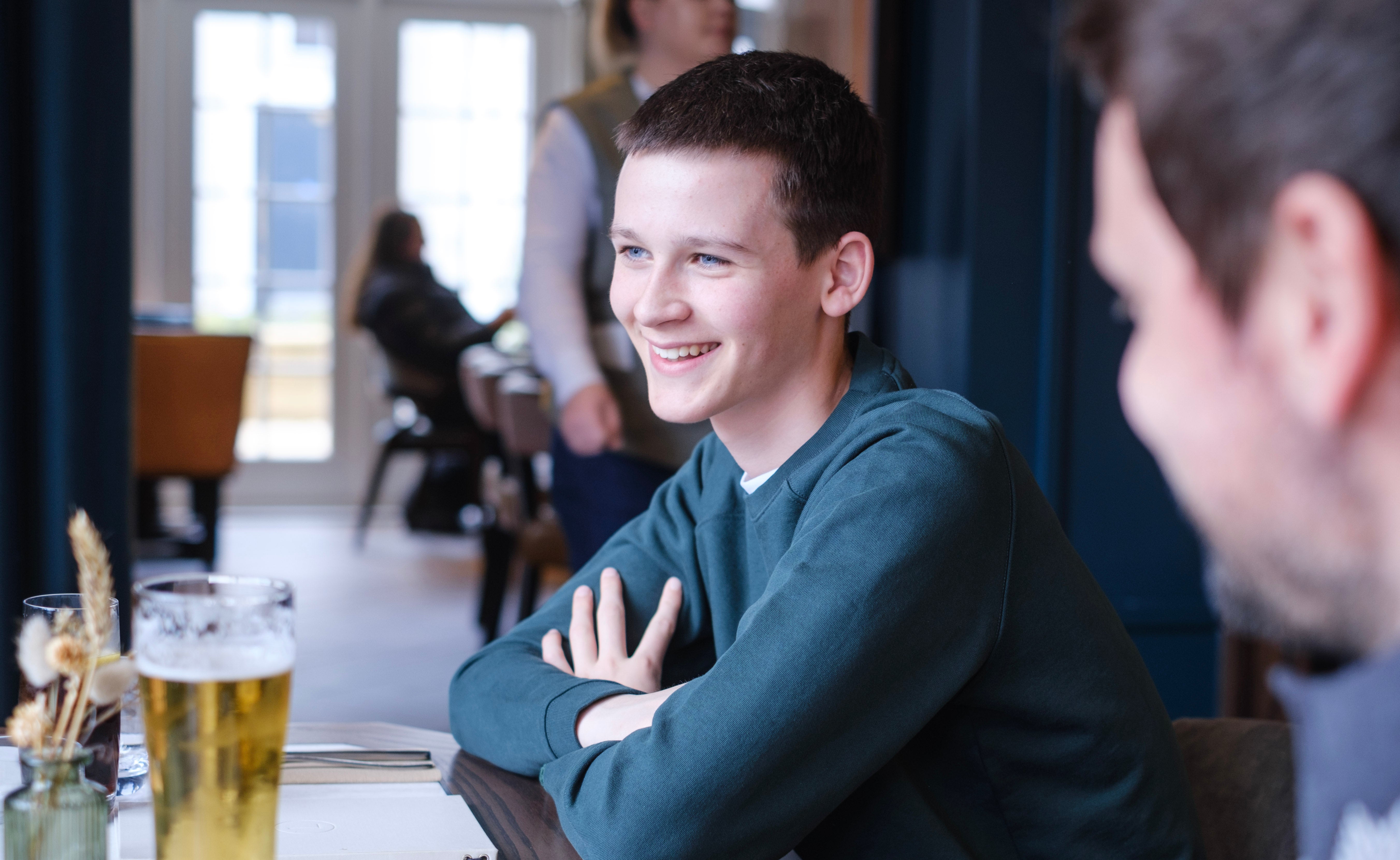 Sounder Golf | Sounder Golf | Clothing | Sweats| Raglan Star Sweat - Olive | Knits & Sweats